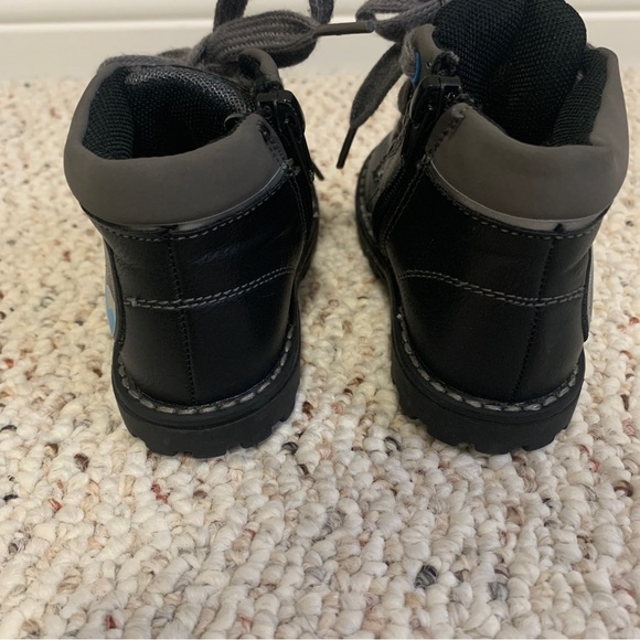 ✨2/$30✨ Toddler Freemouss boots - Picture 5 of 8
